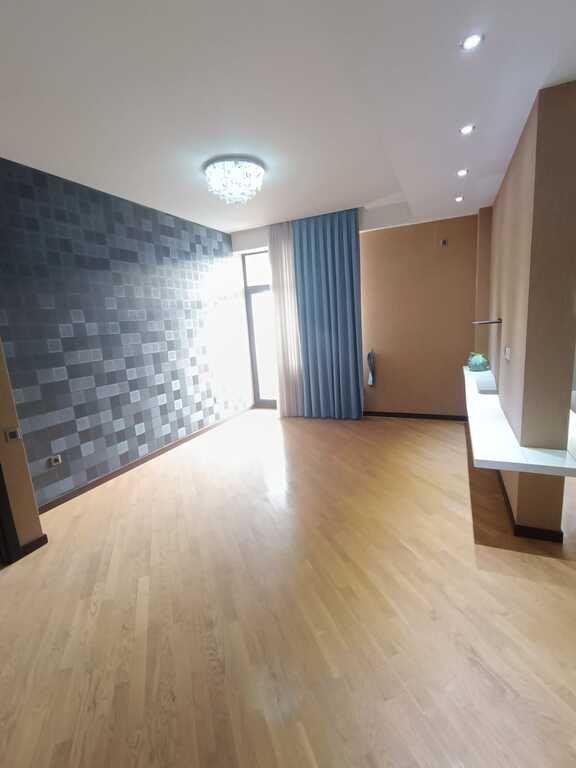Satılır 4 otaqlı yeni tikili, 230 m², İnşaatçılar m.-10
