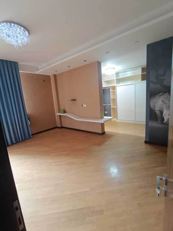 Satılır 4 otaqlı yeni tikili, 230 m², İnşaatçılar m.-11