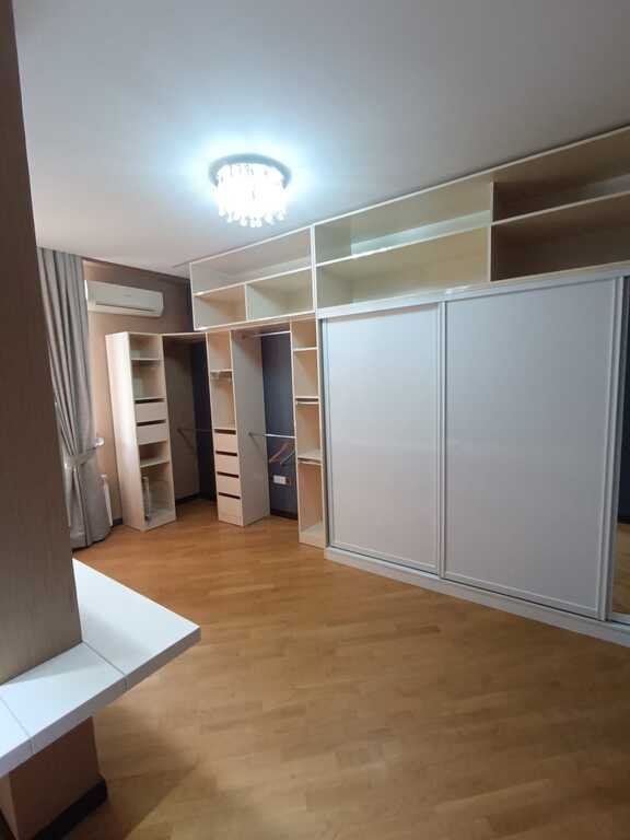 Satılır 4 otaqlı yeni tikili, 230 m², İnşaatçılar m.-12