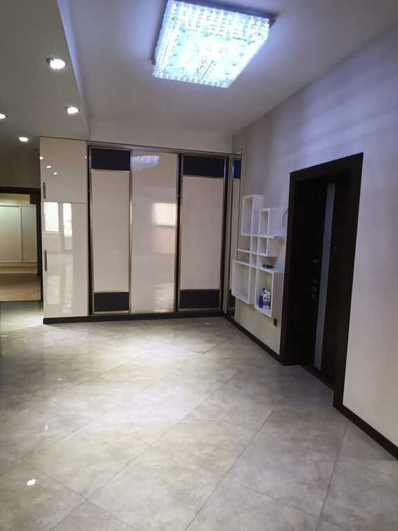 Satılır 4 otaqlı yeni tikili, 230 m², İnşaatçılar m.-16