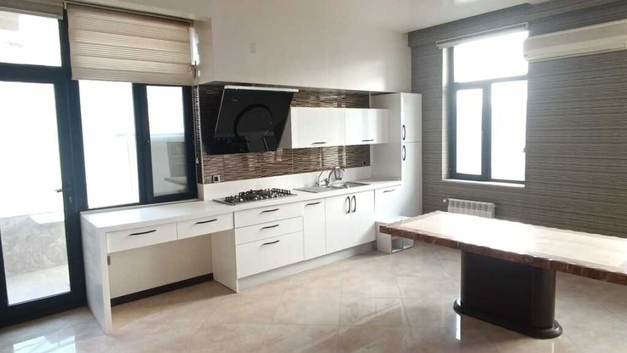 Satılır 4 otaqlı yeni tikili, 230 m², İnşaatçılar m.-17