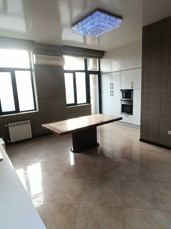 Satılır 4 otaqlı yeni tikili, 230 m², İnşaatçılar m.-19