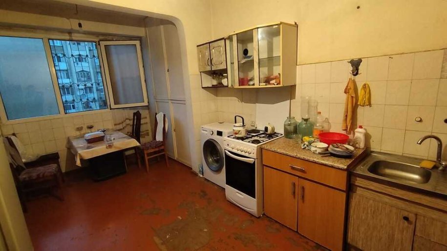 Satılır 5 otaqlı köhnə tikili, 130 m², Azadlıq Prospekti m.-9