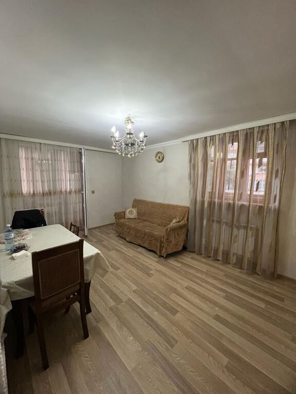 Kirayə verilir 2 otaqlı köhnə tikili, 50 m², İnşaatçılar m.-1