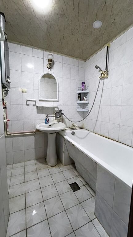Kirayə verilir 4 otaqlı köhnə tikili, 130 m², Nəriman Nərimanov m.-14