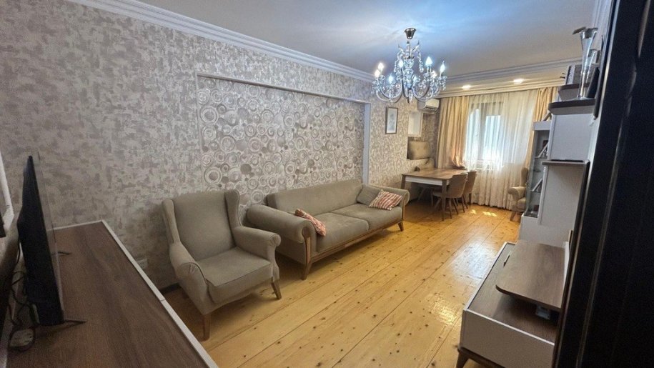 Satılır 3 otaqlı köhnə tikili, 70 m², Qara Qarayev m.-1