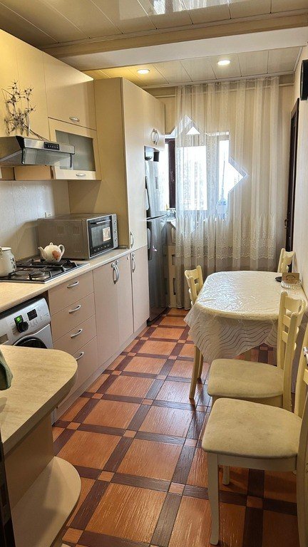 Satılır 3 otaqlı köhnə tikili, 70 m², Qara Qarayev m.-7
