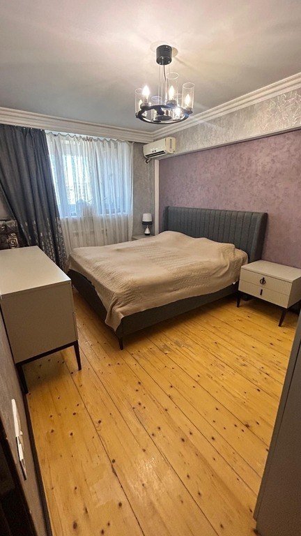 Satılır 3 otaqlı köhnə tikili, 70 m², Qara Qarayev m.-11