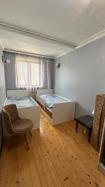 Satılır 3 otaqlı köhnə tikili, 70 m², Qara Qarayev m.-13