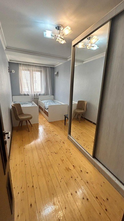 Satılır 3 otaqlı köhnə tikili, 70 m², Qara Qarayev m.-14
