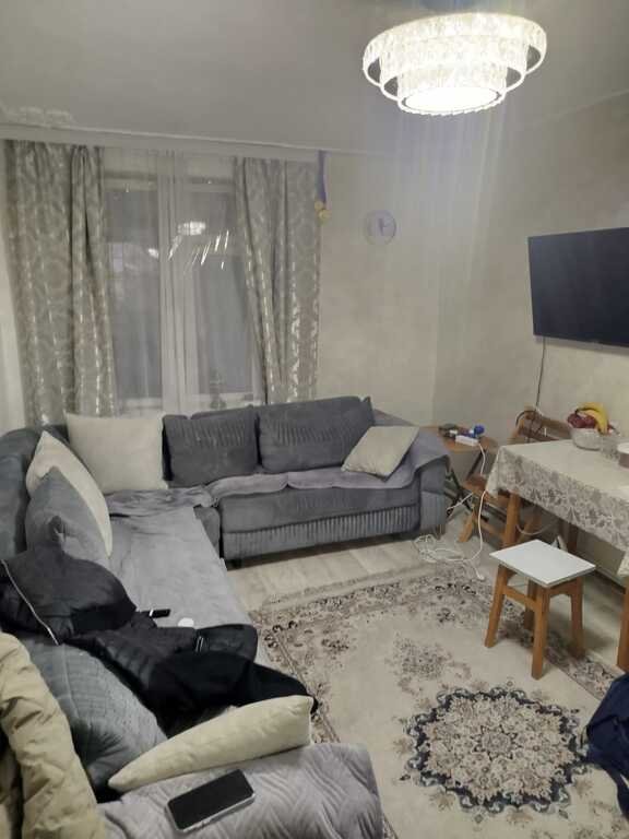 Satılır 2 otaqlı köhnə tikili, 60 m², İnşaatçılar m.-1