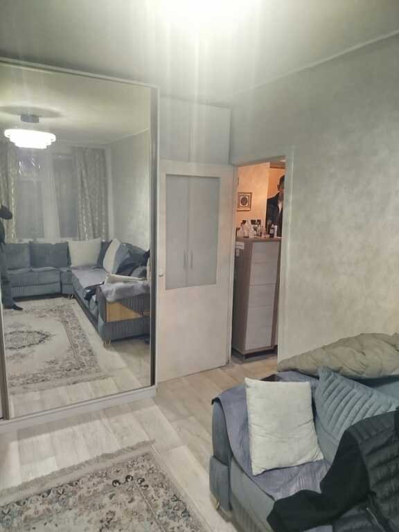Satılır 2 otaqlı köhnə tikili, 60 m², İnşaatçılar m.-4