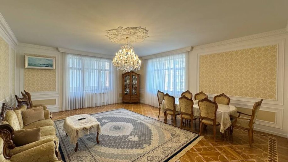 Satılır 4 otaqlı yeni tikili, 210 m², Elmlər Akademiyası m.-1