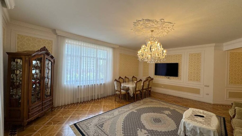 Satılır 4 otaqlı yeni tikili, 210 m², Elmlər Akademiyası m.-3
