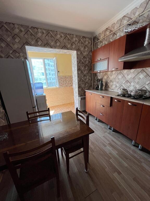 Satılır 2 otaqlı köhnə tikili, 60 m², İnşaatçılar m.-4