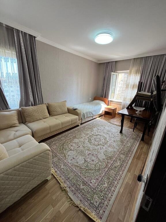 Satılır 2 otaqlı köhnə tikili, 60 m², İnşaatçılar m.-5