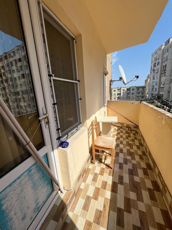 Satılır 2 otaqlı köhnə tikili, 60 m², İnşaatçılar m.-8