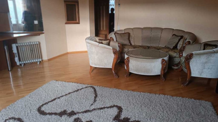 Satılır 4 otaqlı köhnə tikili, 100 m², Elmlər Akademiyası m.-2