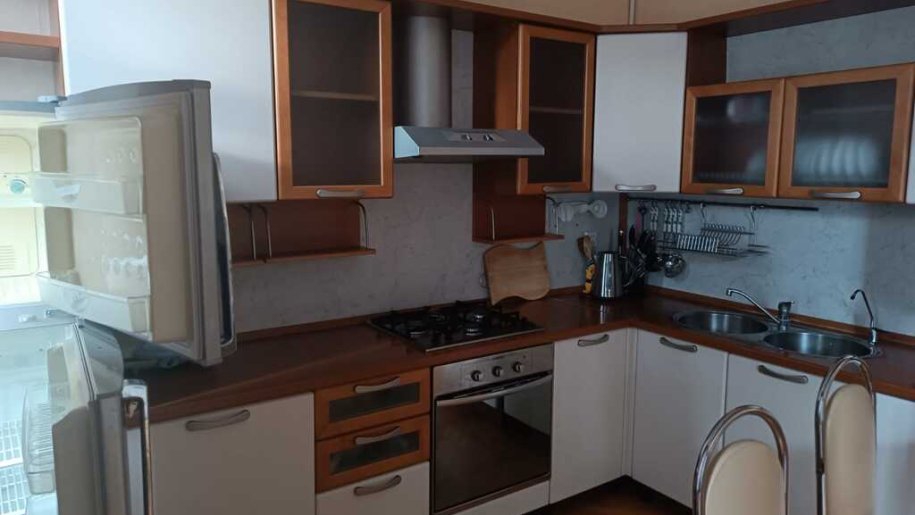 Satılır 4 otaqlı köhnə tikili, 100 m², Elmlər Akademiyası m.-4