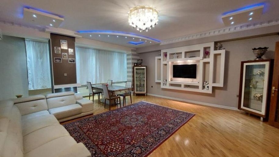Kirayə verilir 3 otaqlı yeni tikili, 141 m², 8 noyabr-2