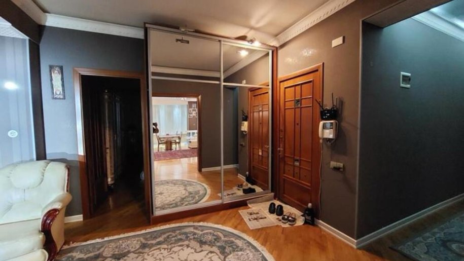 Kirayə verilir 3 otaqlı yeni tikili, 141 m², 8 noyabr-9