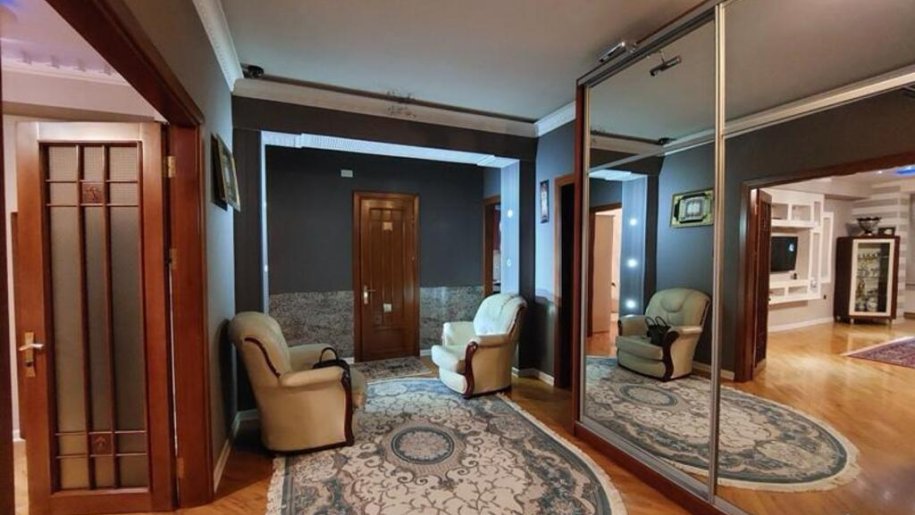 Kirayə verilir 3 otaqlı yeni tikili, 141 m², 8 noyabr-12