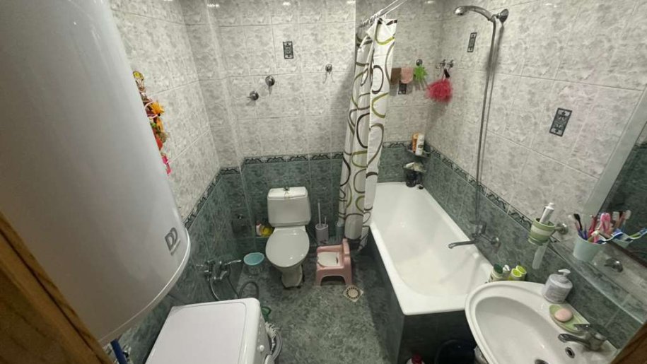 Satılır 3 otaqlı köhnə tikili, 75 m², İçərişəhər m.-8