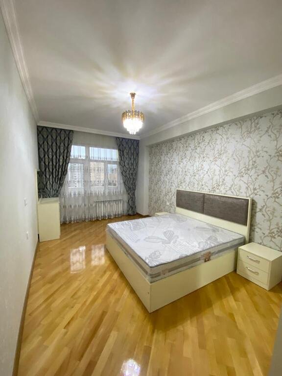 Kirayə verilir 3 otaqlı yeni tikili, 145 m², Elmlər Akademiyası m.-4