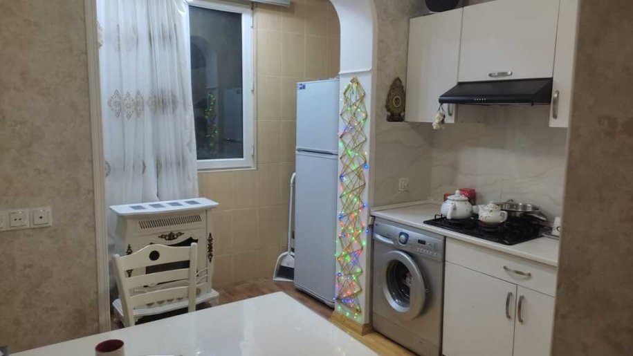Kirayə verilir 2 otaqlı köhnə tikili, 70 m², İnşaatçılar m.-2