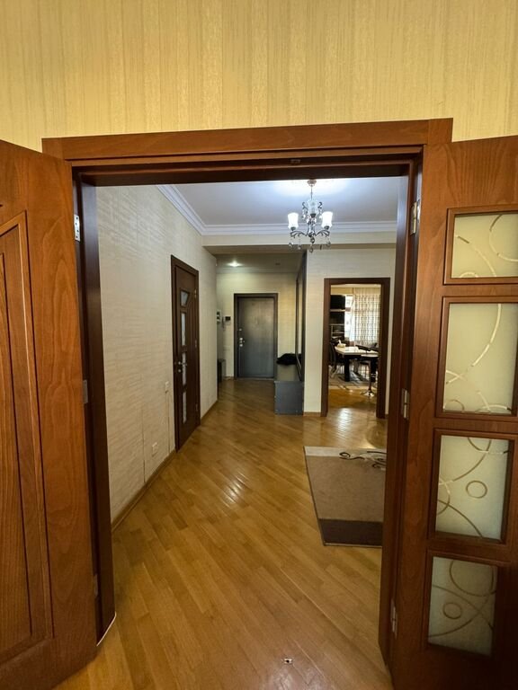 Kirayə verilir 4 otaqlı yeni tikili, 170 m², 8 noyabr-10