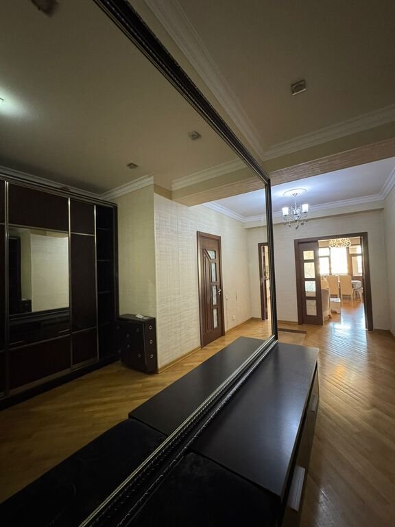 Kirayə verilir 4 otaqlı yeni tikili, 170 m², 8 noyabr-11