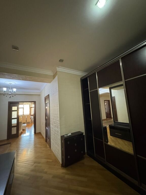 Kirayə verilir 4 otaqlı yeni tikili, 170 m², 8 noyabr-12