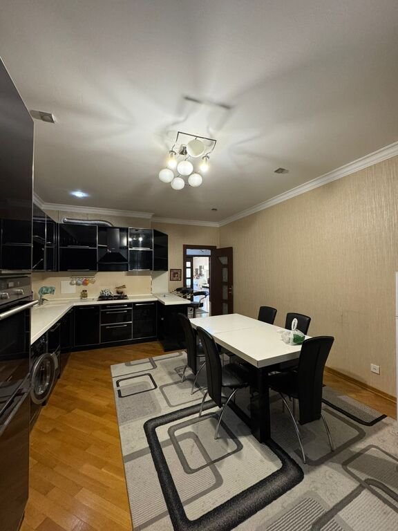 Kirayə verilir 4 otaqlı yeni tikili, 170 m², 8 noyabr-16
