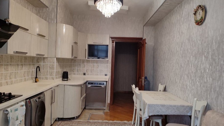 Kirayə verilir 3 otaqlı yeni tikili, 135 m², 8 noyabr-6