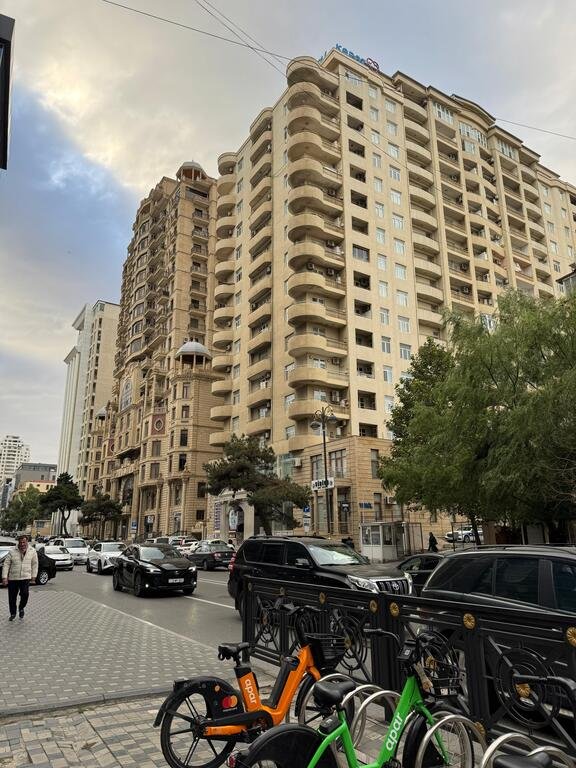 Satılır 4 otaqlı yeni tikili, 220 m², 8 noyabr-1