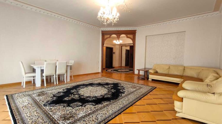 Kirayə verilir 4 otaqlı yeni tikili, 180 m², 28 May m.-3