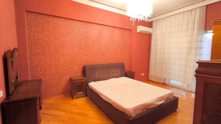 Kirayə verilir 4 otaqlı yeni tikili, 180 m², 28 May m.-4