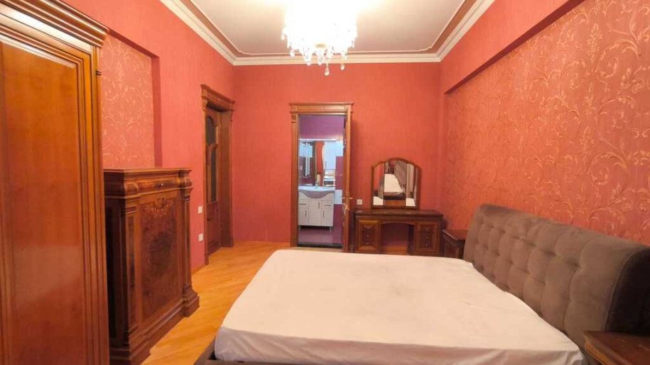 Kirayə verilir 4 otaqlı yeni tikili, 180 m², 28 May m.-5