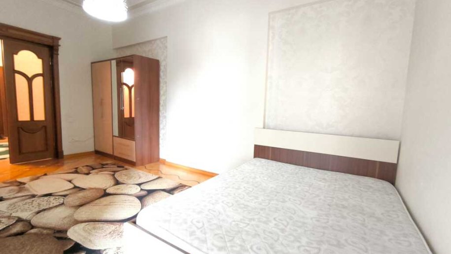 Kirayə verilir 4 otaqlı yeni tikili, 180 m², 28 May m.-7