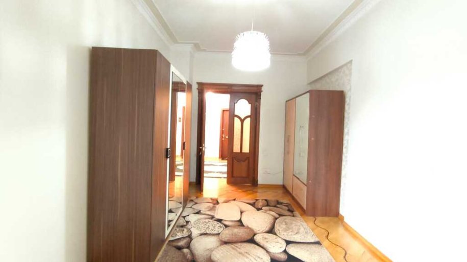 Kirayə verilir 4 otaqlı yeni tikili, 180 m², 28 May m.-14