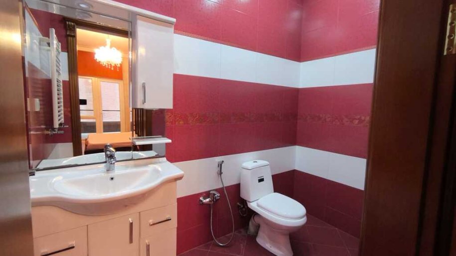 Kirayə verilir 4 otaqlı yeni tikili, 180 m², 28 May m.-15