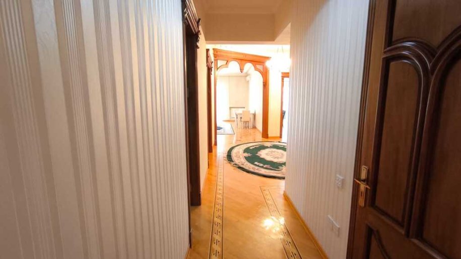 Kirayə verilir 4 otaqlı yeni tikili, 180 m², 28 May m.-18