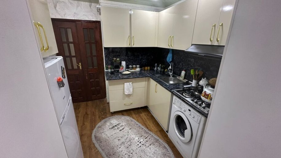 Kirayə verilir 3 otaqlı köhnə tikili, 90 m², İnşaatçılar m.-6