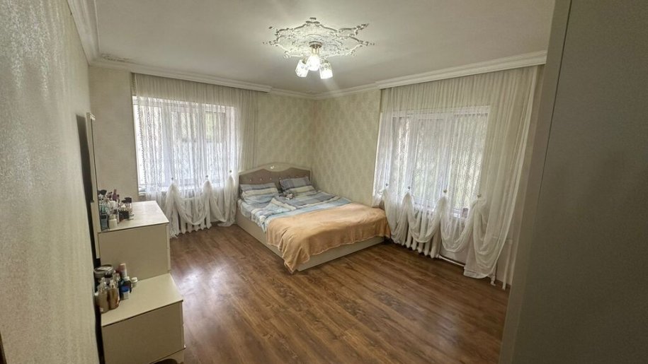 Kirayə verilir 3 otaqlı köhnə tikili, 90 m², İnşaatçılar m.-7