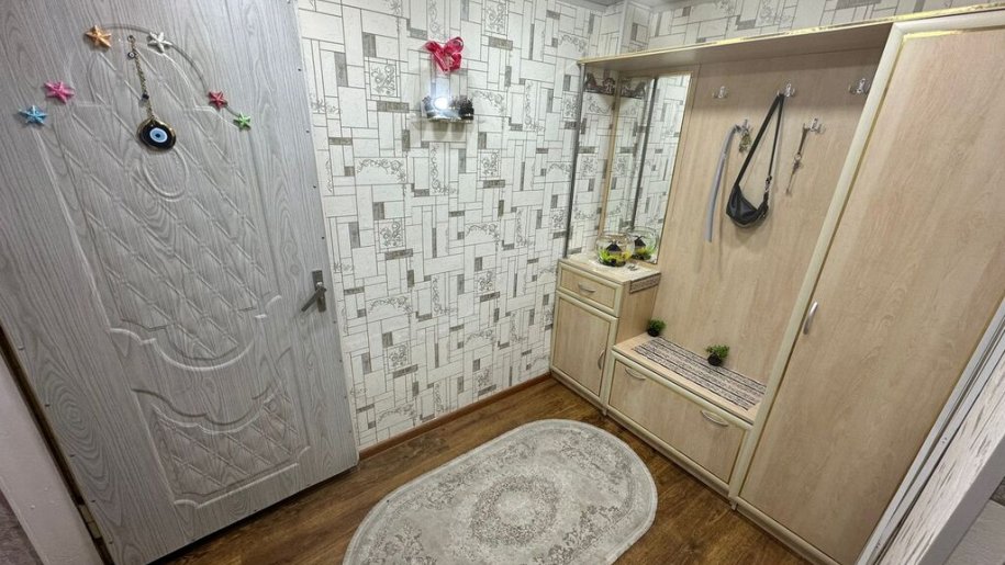 Kirayə verilir 3 otaqlı köhnə tikili, 90 m², İnşaatçılar m.-8