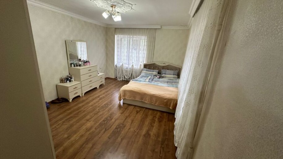 Kirayə verilir 3 otaqlı köhnə tikili, 90 m², İnşaatçılar m.-9
