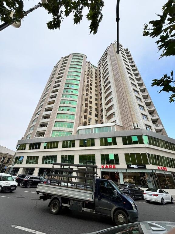Satılır 4 otaqlı yeni tikili, 230 m², Sahil m.-1