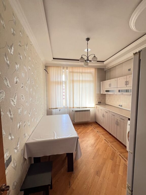 Kirayə verilir 3 otaqlı yeni tikili, 120 m², İnşaatçılar m.-5