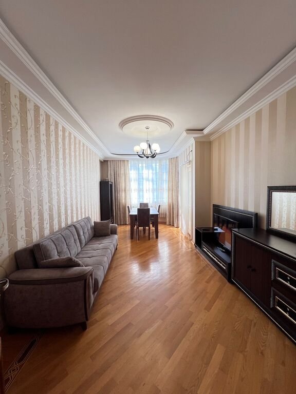 Kirayə verilir 3 otaqlı yeni tikili, 120 m², İnşaatçılar m.-7