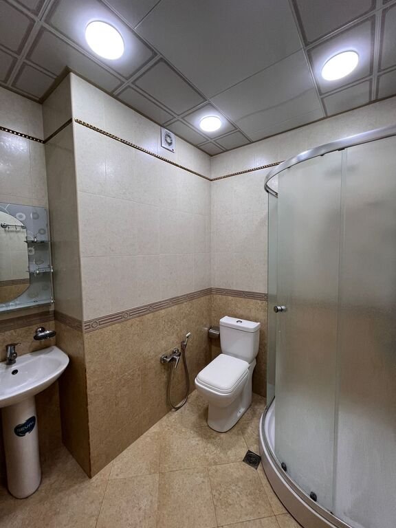 Kirayə verilir 3 otaqlı yeni tikili, 120 m², İnşaatçılar m.-8